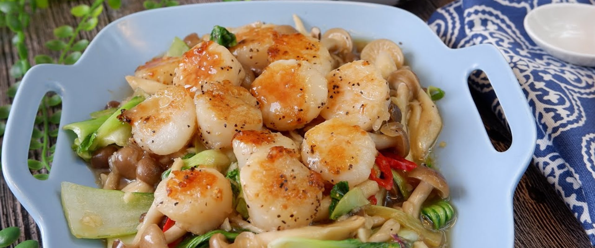 Scallop and Squid Stir Fry with Vegetables: A Delicious Recipe for Chinese Cuisine Enthusiasts